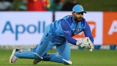 Kevin Pietersen reckons THIS player can replace Rishabh Pant SportsTak