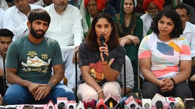 Supreme Court steps in after Bajrang Punia alleges wrestlers forced to withdraw FIR SportsTak