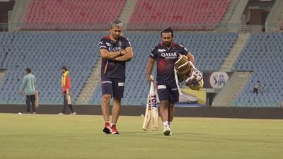 'I was doing commentary and Sanjay Bangar called me...': Kedar Jadhav reveals how he was offered RCB contract SportsTak