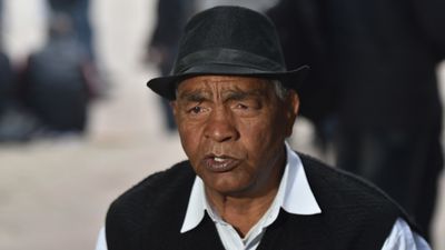 Protesting wrestlers get Mahavir Phogat's backing - 'will return medals if justice not given' SportsTak