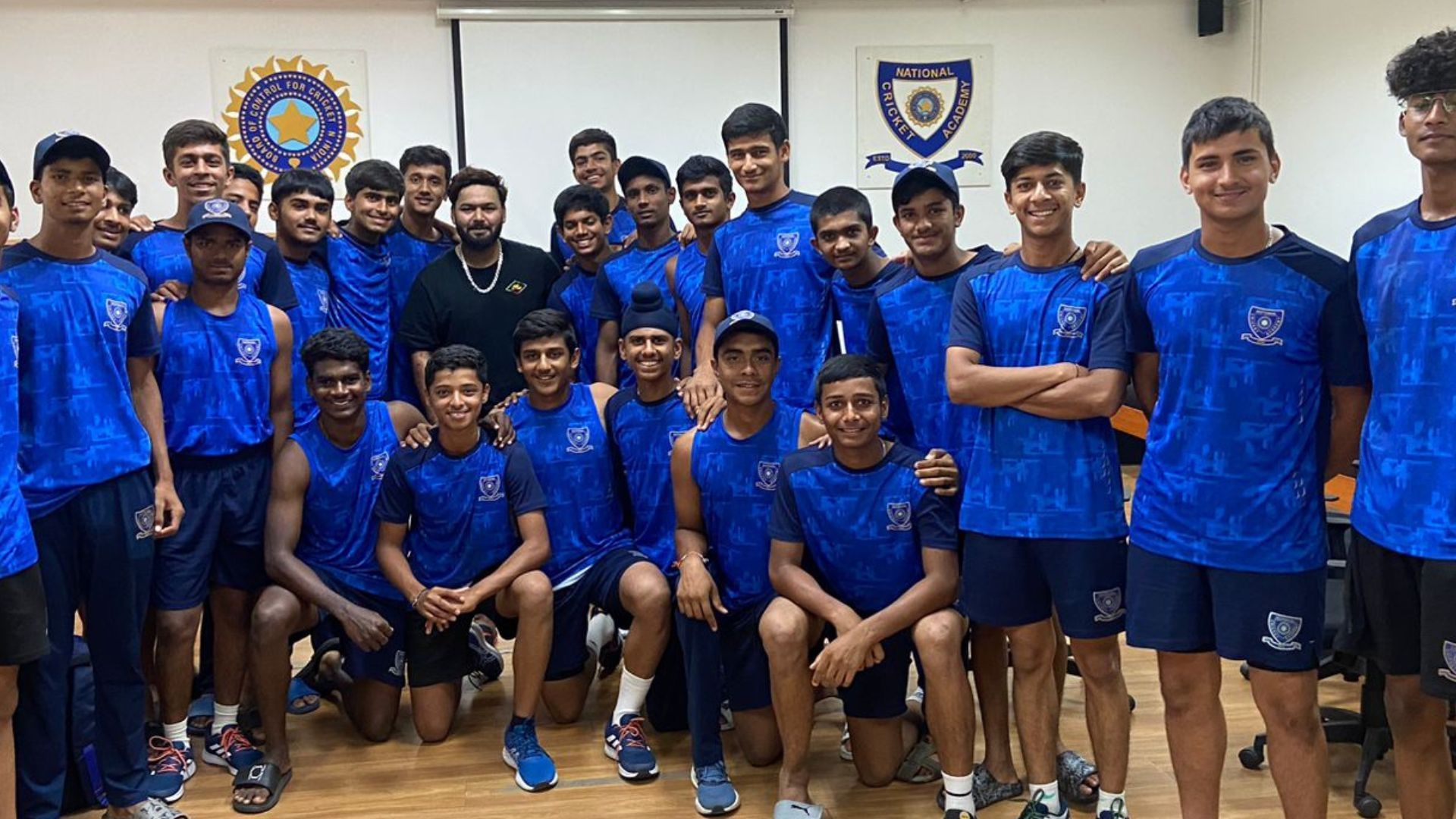 Rishabh Pant interacts with Under-16 players at NCA amidst rehabilitation from injury; pictures go viral on internet Rishabh Pant interacts with Under-16 players at NCA amidst rehabilitation from injury; pictures go viral on internet