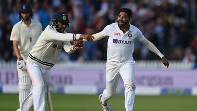'Khali bouncer hi aata hai tujhe?': When Mohammed Siraj annoyed KL Rahul as net bowler SportsTak