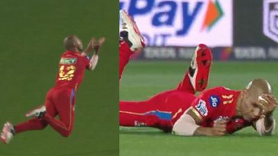 Watch: Shikhar Dhawan pulls off a jaw dropping running catch to dismiss David Warner during PBKS vs DC match SportsTak