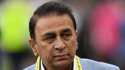Sunil Gavaskar lashes out at Mumbai Indians for paying 8 crores for Jofra Archer SportsTak
