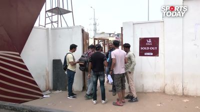 HUGE CHAOS outside Narendra Modi stadium in Ahmedabad as fans throng for IPL Final tickets SportsTak