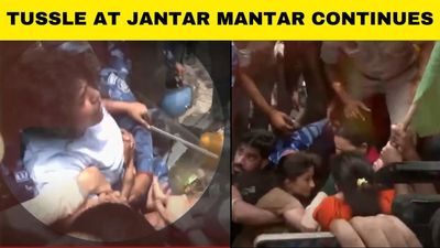 Sakshi Malik suffers injury during police's aggressive behavior against wrestlers SportsTak