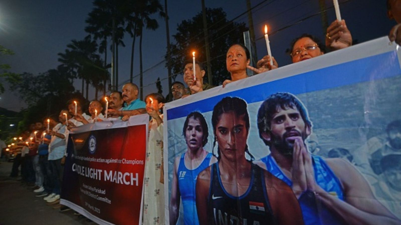 Protesting wrestlers to 'immerse' medals in Ganges, sit on hunger strike at India Gate Protesting wrestlers to 'immerse' medals in Ganges, sit on hunger strike at India Gate