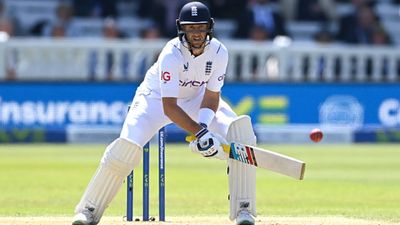 Joe Root becomes 4th slowest batter to 11,000 Test runs, second England batter to achieve rare feat  SportsTak