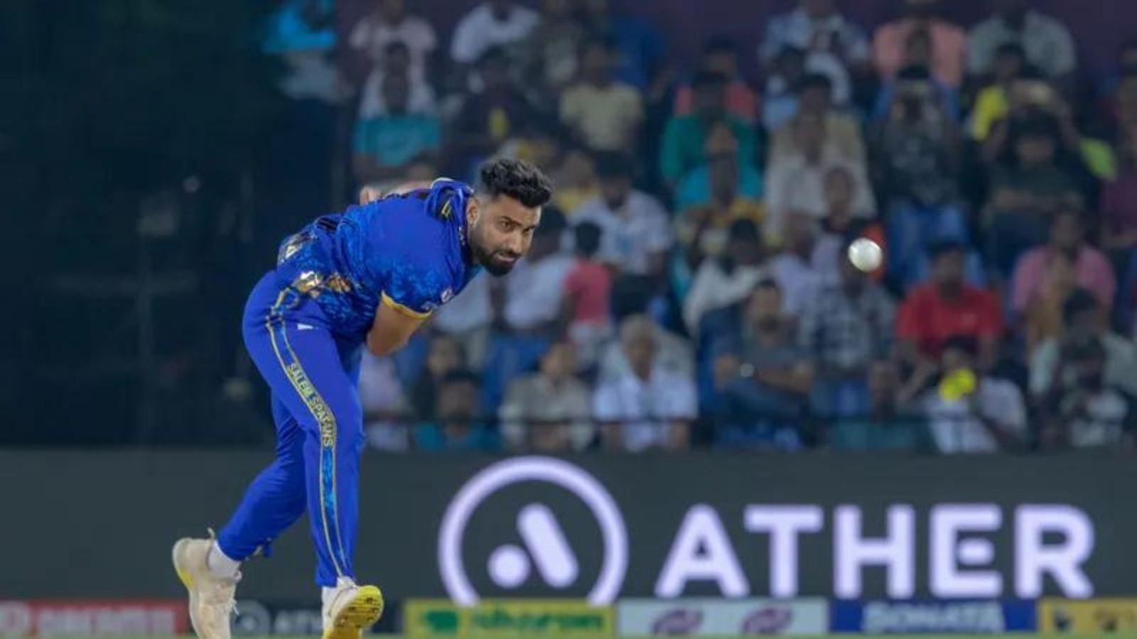 1 ball, 18 runs? TNPL match sees one bowler give away three no-balls, one wide in final over to take opponent's total to above 200! 1 ball, 18 runs? TNPL match sees one bowler give away three no-balls, one wide in final over to take opponent's total to above 200!