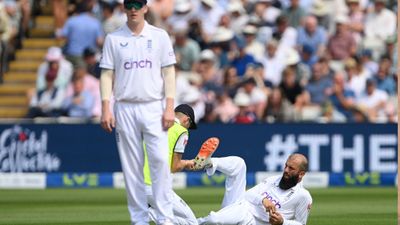 Ashes 2023: Will Moeen Ali come out to bat in second innings after giving England an injury scare? SportsTak
