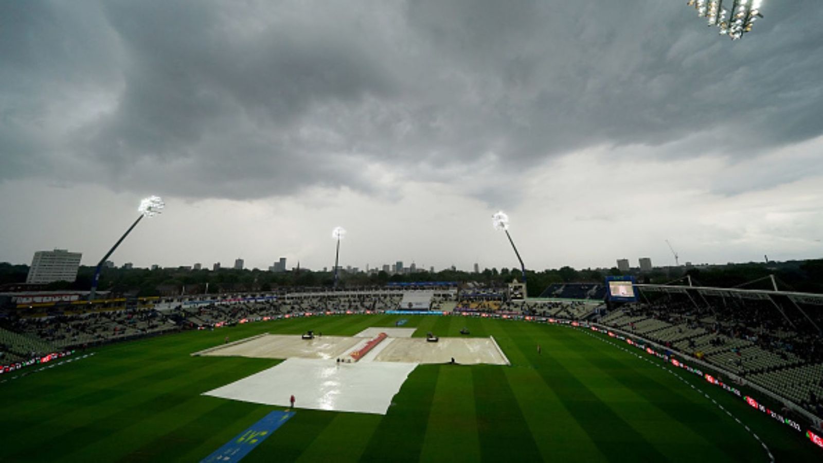 'Raining cats and dogs': Heavy rains in Birmingham ahead of Day 5 of 1st Ashes Test between England vs Australia; here's complete weather report 'Raining cats and dogs': Heavy rains in Birmingham ahead of Day 5 of 1st Ashes Test between England vs Australia; here's complete weather report