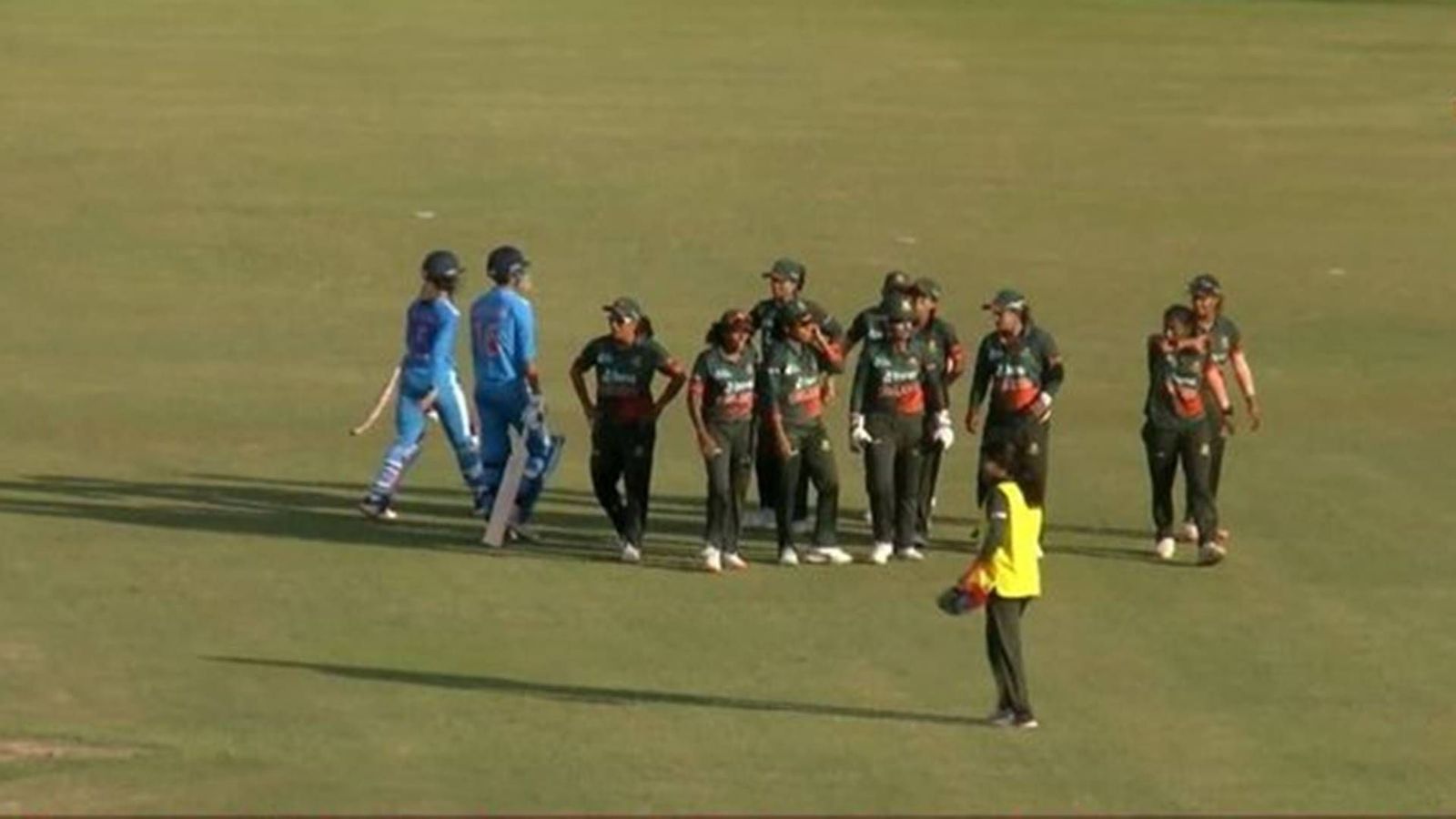 INDW vs BANW 3rd ODI ends in a tie due to bizarre rule as Harmanpreet's side lose 6 wickets for 24 runs in run chase INDW vs BANW 3rd ODI ends in a tie due to bizarre rule as Harmanpreet's side lose 6 wickets for 24 runs in run chase