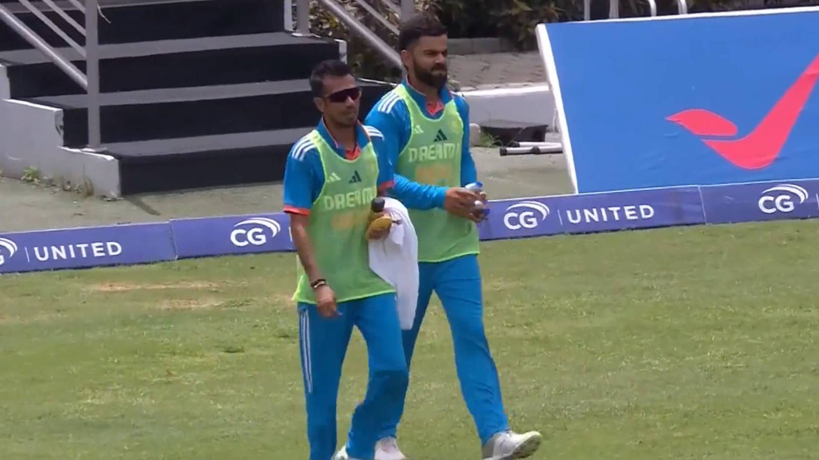 Virat Kohli, Yuzvendra Chahal carry drinks for India's lower order batters in second ODI, watch viral video Virat Kohli, Yuzvendra Chahal carry drinks for India's lower order batters in second ODI, watch viral video