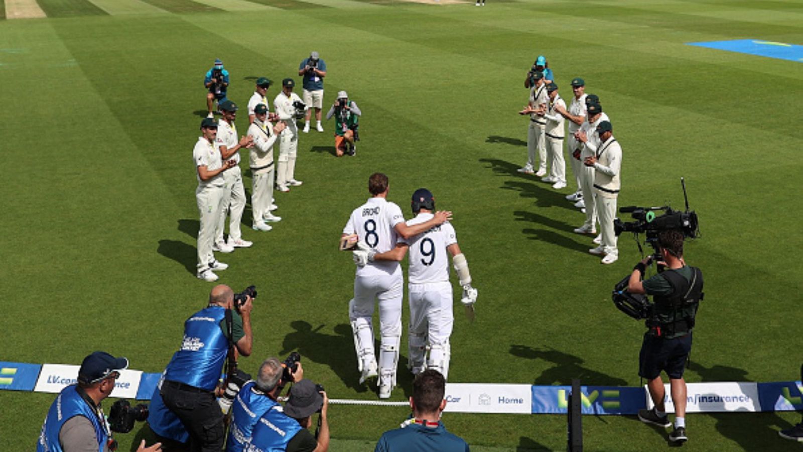 WATCH: After announcing retirement, Stuart Broad gets Guard of Honour from Australian on Day 4 of final Ashes Test WATCH: After announcing retirement, Stuart Broad gets Guard of Honour from Australian on Day 4 of final Ashes Test
