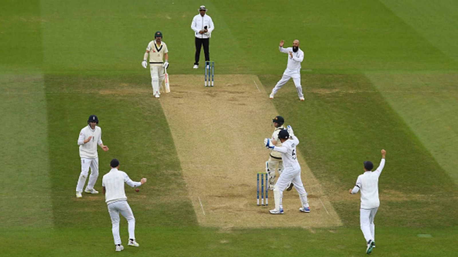 Watch: Ben Stokes takes a spectacular catch only to lose control and give Steve Smith second life on final day of Ashes 2023 Watch: Ben Stokes takes a spectacular catch only to lose control and give Steve Smith second life on final day of Ashes 2023