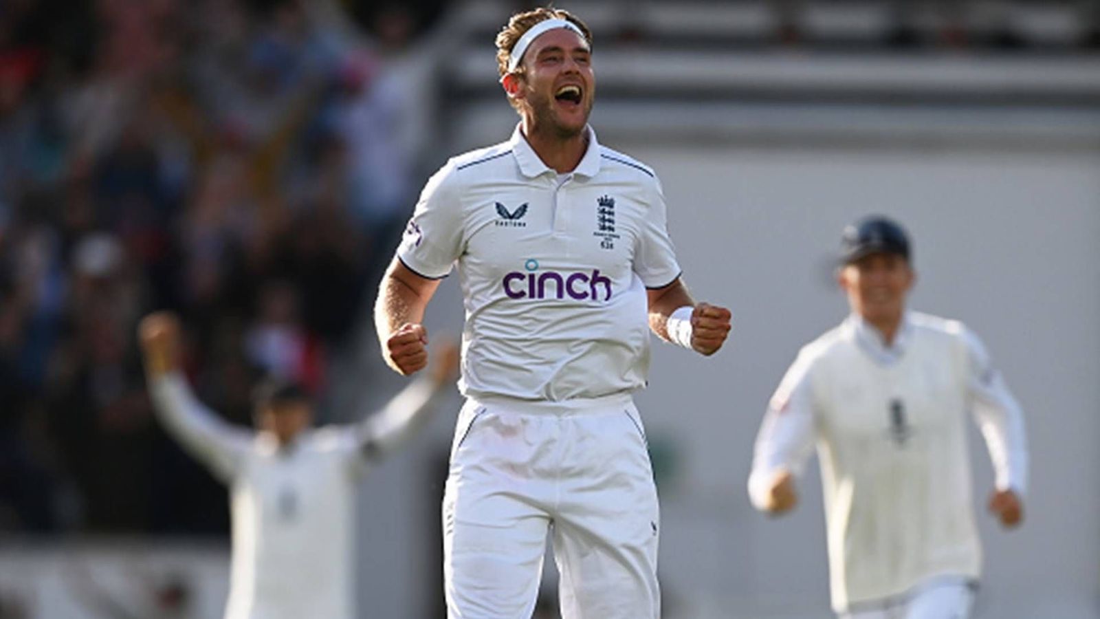 Stuart Broad bids goodbye to Test cricket in style as Australia botch up big run chase by losing 7 wickets in last session, England level series 2-2 Stuart Broad bids goodbye to Test cricket in style as Australia botch up big run chase by losing 7 wickets in last session, England level series 2-2