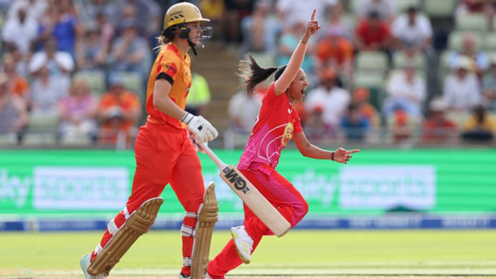 Watch: One wicket down, 4 needed from 3 balls, then Shabnim Ismail takes sensational hat-trick to win the game Watch: One wicket down, 4 needed from 3 balls, then Shabnim Ismail takes sensational hat-trick to win the game