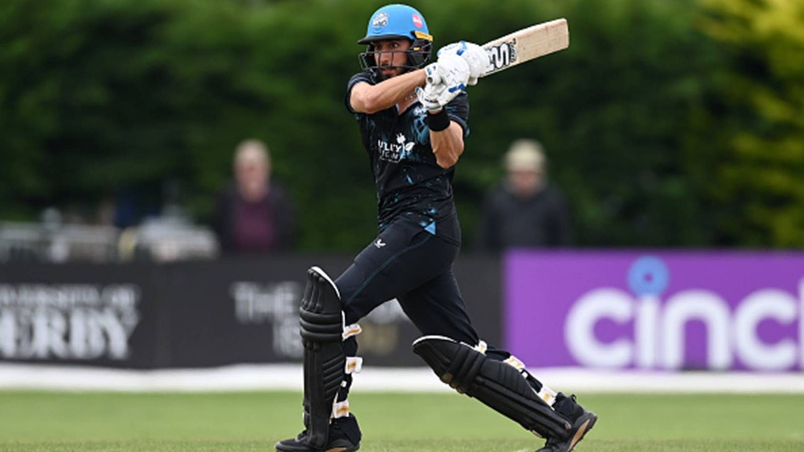 Pakistan-born English batter Kashif Ali smashes 8 fours 7 sixes in 36-ball 88 in One-Day Cup Pakistan-born English batter Kashif Ali smashes 8 fours 7 sixes in 36-ball 88 in One-Day Cup