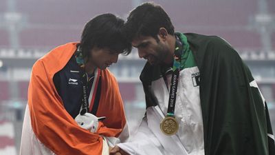 'Apka naam hai world me, hamara bhi naam aye': Arshad Nadeem's heartfelt message for Neeraj Chopra ahead of javelin throw final SportsTak