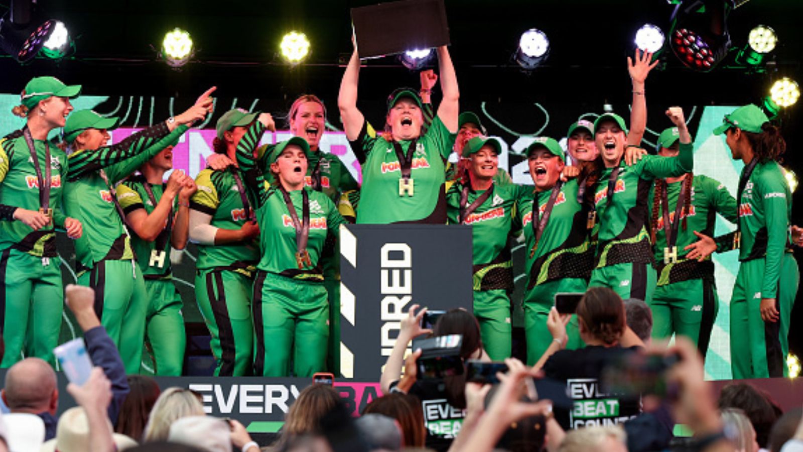 Smriti Mandhana's Southern Brave lift maiden The Hundred Women's 2023 title in Shrubsole's perfect farewell, thrash Superchargers by 34 runs Smriti Mandhana's Southern Brave lift maiden The Hundred Women's 2023 title in Shrubsole's perfect farewell, thrash Superchargers by 34 runs