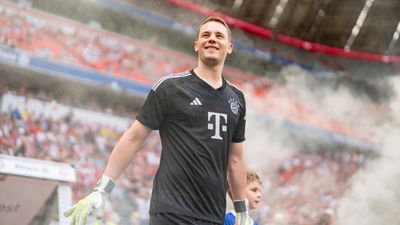 Bayern Munich's Manuel Neuer on path to recovery after horrific leg injury while skiing SportsTak