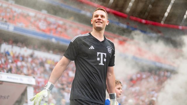Bayern Munich's Manuel Neuer on path to recovery after horrific leg injury while skiing Bayern Munich's Manuel Neuer on path to recovery after horrific leg injury while skiing