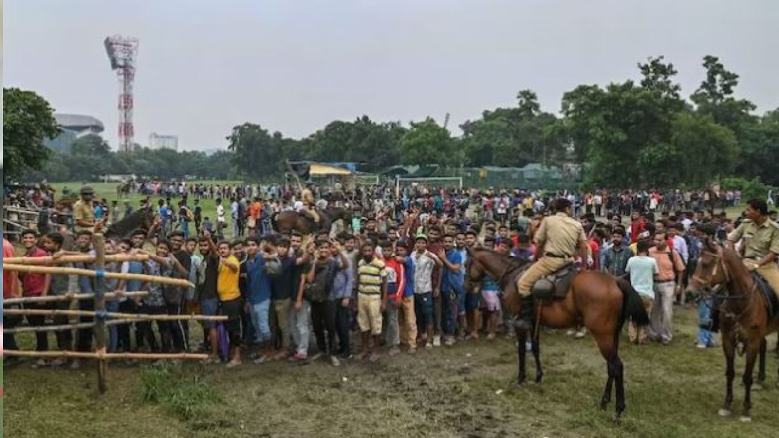 Durand Cup: East Bengal's celebrations marred by alleged fan violence and racism, Northeast United fans attacked, pelted with bricks Durand Cup: East Bengal's celebrations marred by alleged fan violence and racism, Northeast United fans attacked, pelted with bricks