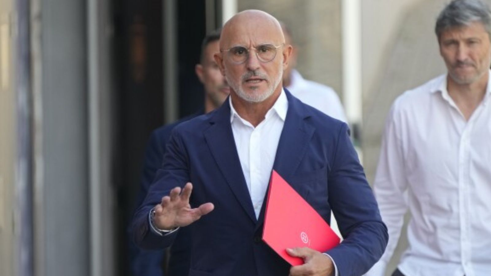 Portugal coach Roberto Martínez criticises Spanish Federation kiss scandal but upholds 2030 World Cup joint bid Portugal coach Roberto Martínez criticises Spanish Federation kiss scandal but upholds 2030 World Cup joint bid