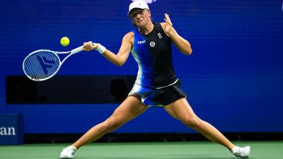 Iga Swiatek experiences shocking loss in US Open 2023, loses No.1 ranking to Aryna Sabalenka SportsTak