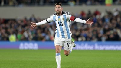 Lionel Messi's freekick helps Argentina kick off 2026 World Cup Qualifiers with 1-0 win over Ecuador SportsTak