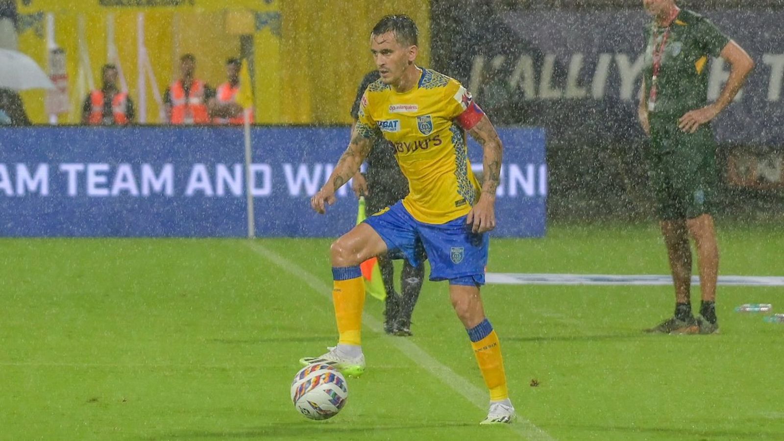 ISL 2023-24: Adrian Luna kicks off Kerala Blasters' season in style with 2-1 win over Bengaluru FC ISL 2023-24: Adrian Luna kicks off Kerala Blasters' season in style with 2-1 win over Bengaluru FC