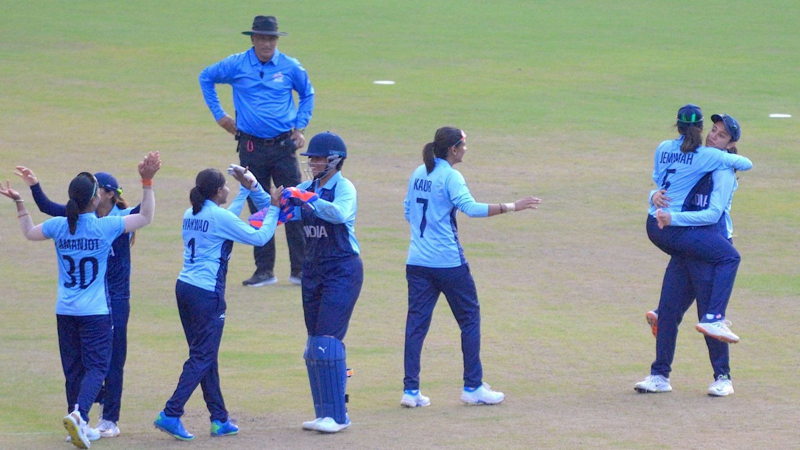 Asian Games 2023: India clinch gold in women's cricket, defeat Sri Lanka by 19 runs in riveting final Asian Games 2023: India clinch gold in women's cricket, defeat Sri Lanka by 19 runs in riveting final