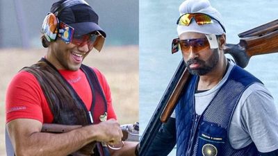 Asian Games: India men's and women's shooting teams sign off with Gold, Silver in Trap event; take tally above 40 medals Indian gold-medal winning shooters.