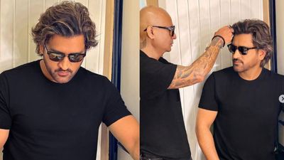 Dapper MS Dhoni breaks internet with vintage long-haired look, draws Bollywood stars' attention. SEE PICS MS Dhoni takes internet by storm with a vintage hairdo!