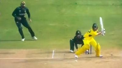 WATCH: Iftikhar makes mockery of himself, falls on ground in weird attempt to forestall Maxwell's switch-hit boundary Australia's Glenn Maxwell (right) in action in the World Cup warm-up game against Pakistan.