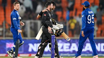 Supreme chasers Conway-Ravindra break Dilshan-Tharanga's World Cup record against England with explosive partnership Devon Conway, Rachin Ravindra after finishing off the run chase against England (Getty Images)