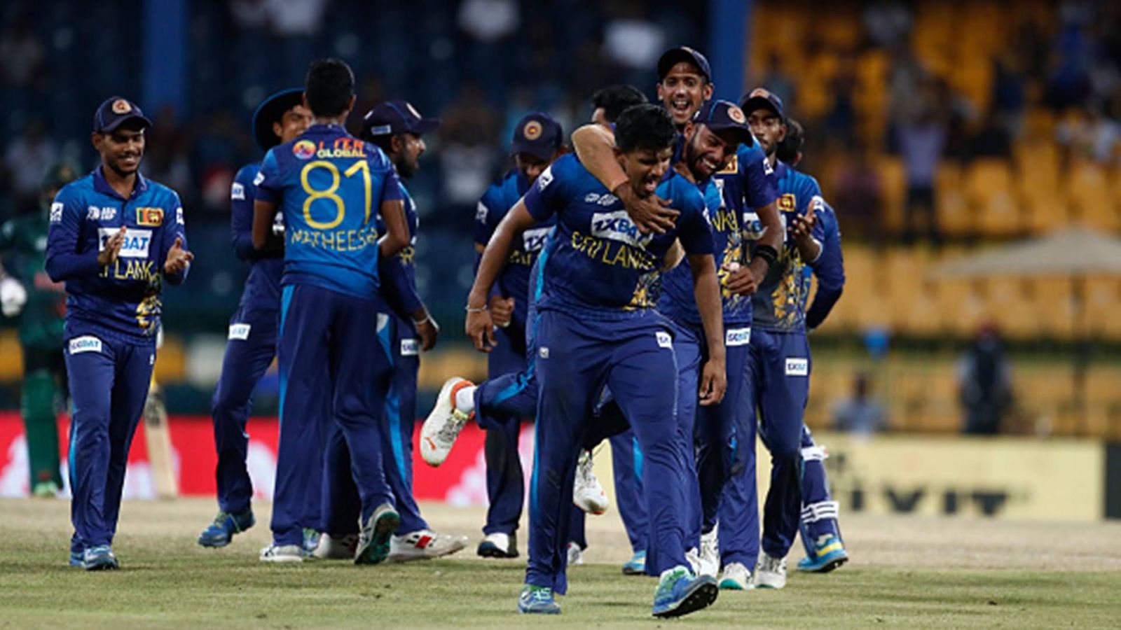 Big blow to Sri Lanka, star spinner ruled out of World Cup opener against South Africa Maheesh Theekshana celebrates with teammates (Getty Images)