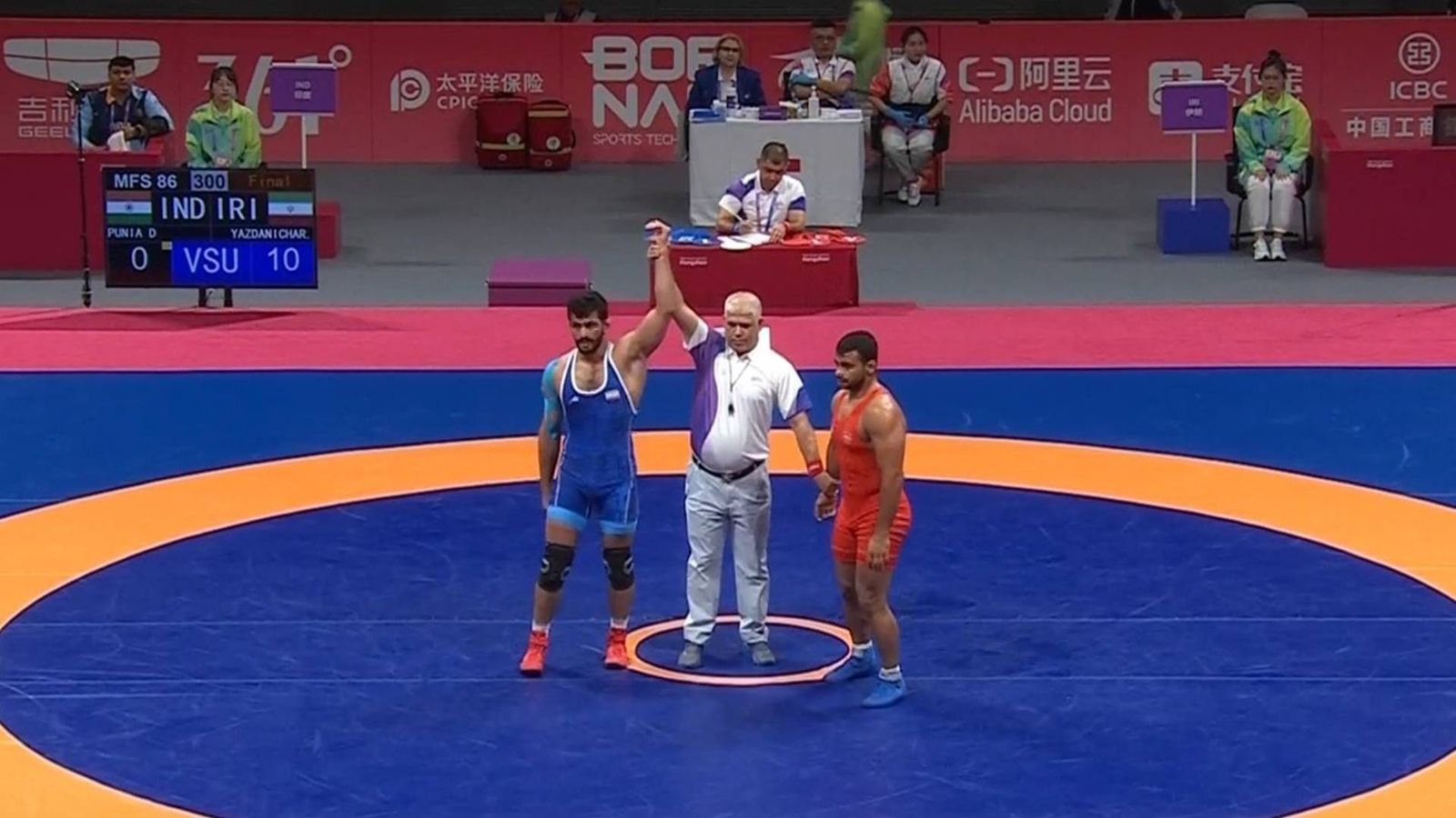 Deepak Punia outclassed by three-time World Champion as he settles for silver in Asian Games 2023 Deepak Punia and Hassan Yazdani (Screengrab: Sony LIV)