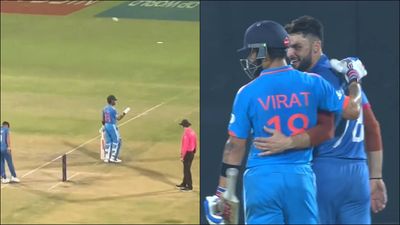 Virat Kohli gestures to Delhi crowd to not troll Naveen-ul-Haq, video wins millions of hearts Virat Kohli signals to stop trolling Naveen-ul-Haq (Screengrab: Twitter, Hotstar)