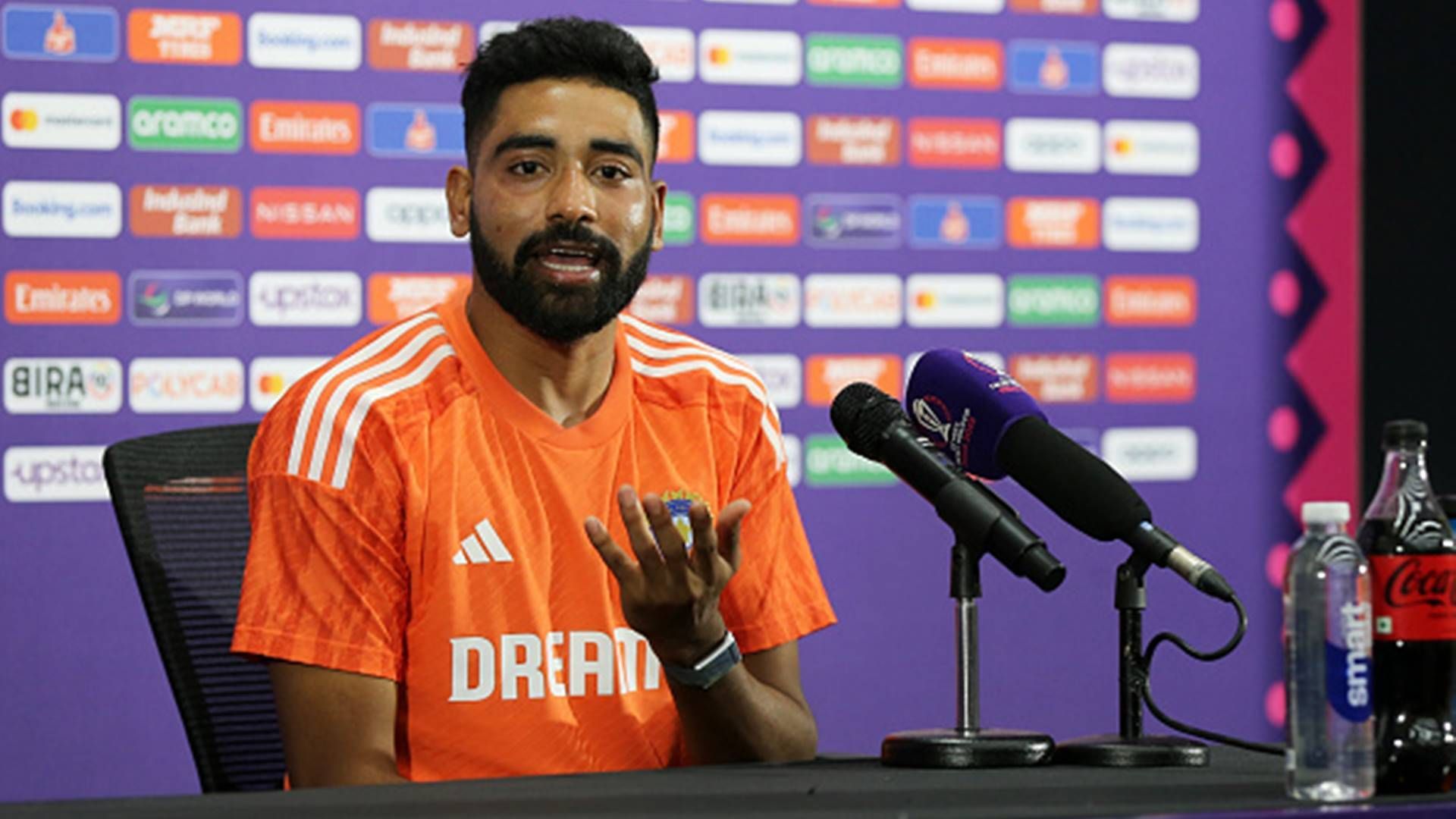 Why Mohammed Siraj had to say 'I'm not a bad bowler' in press conference despite taking Babar Azam's wicket Mohammed Siraj at a press conference (Getty Images)