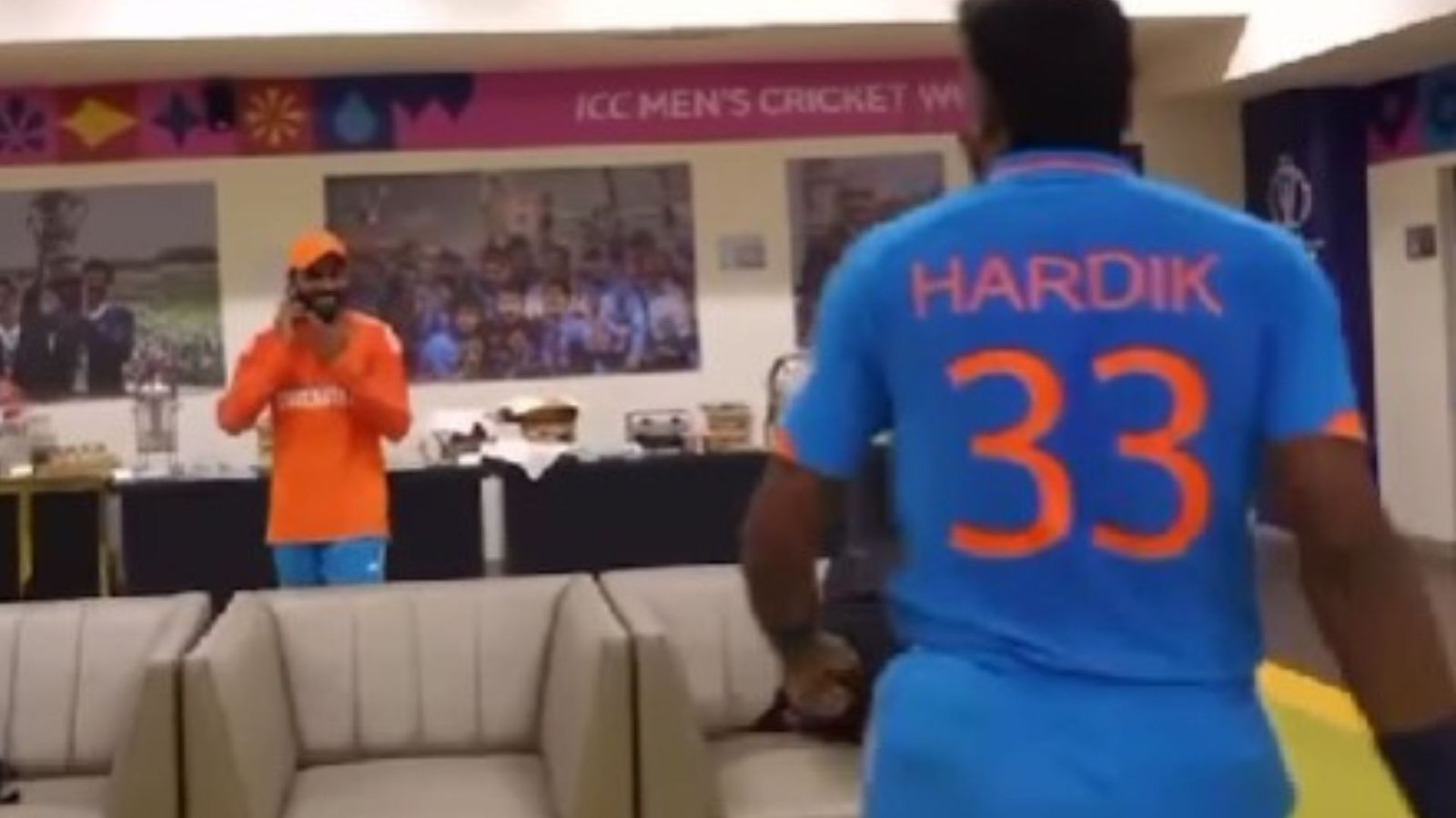 WATCH: How Mumbai Police use 'magician' Hardik Pandya to send message on road safety will leave you in stitches! Indian allrounders Hardik Pandya and Ravindra Jadeja