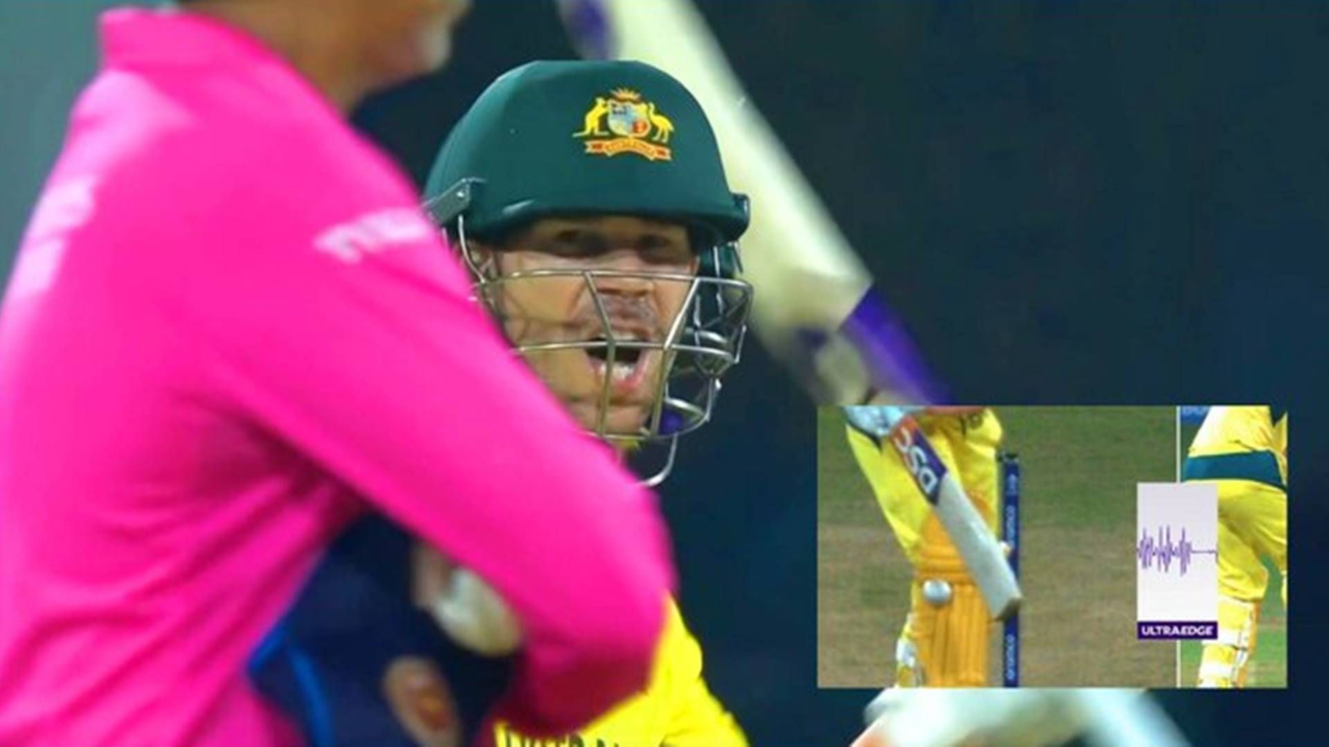 An angry David Warner after DRS did not go his way (Screengrab: Hotstar)