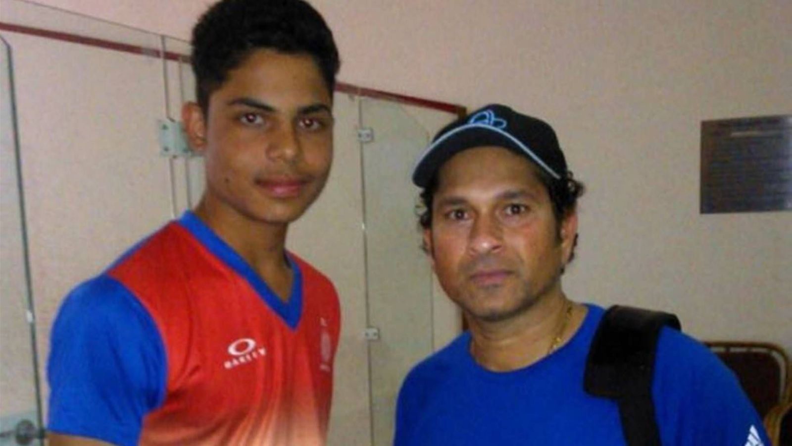 Ashutosh Sharma breaks Yuvraj Singh's fastest 50 record by an Indian in MS Dhoni’s homeground on return to SMAT after 4 years Ashutosh Sharma with Sachin Tendulkar (Screengrab: Ashutosh's Instagram)