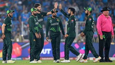 Big News: Three Pakistan players including Shaheen Afridi fall sick in Bengaluru ahead of important clash against Australia Shaheen Afridi celebrating a wicket with his teammates (Getty Images)