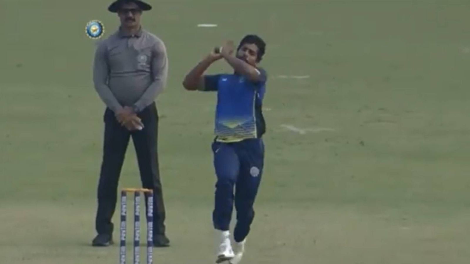 SMAT 2023: Hyderabad pacer T Ravi Teja breaks record for best bowling figures with 6/13 against Chattisgarh T Ravi Teja took a record-breaking six-fer against Chattisgarh (Screengrab: Ravi Teja's Instagram)