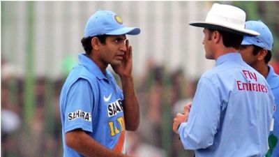 'Balaji Zara dheere chalo': Irfan Pathan gives proof of Indian cricketers attacked by Pakistan fans, shares screenshots Irfan Pathan (L) talking to the on-field umpire.