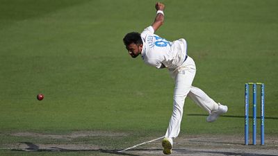 4 overs, 1 maiden, 6 runs and 4 wickets: Jaydev Unadkat's supreme spell restricts opposition for 66/8, win game with 99 balls to spare Jaydev Unadkat bowling in County Cricket (File Photo: Getty Images)