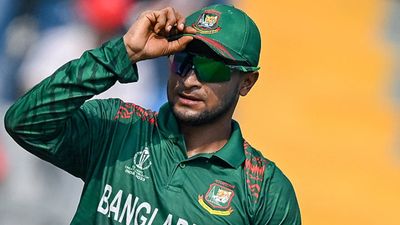 Shakib Al Hasan's faith in his team wavers after 4 losses, wants Bangladesh to target finishing 5-6 if not semi-finalists Bangladesh captain Shakib Al Hasan during clash against South Africa (Getty Images)