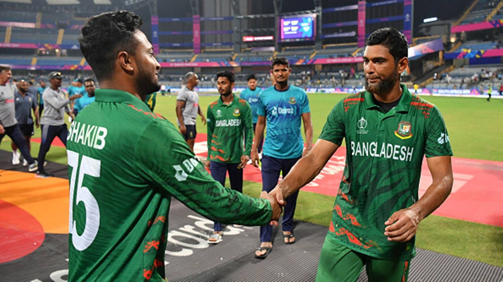 'I think there was a little too much rest for me': Mahmudullah lashes out at Bangladesh team management after third World Cup ton Shakib Al Hasan and Mahmudullah shake hands after loss to South Africa (Getty Images)