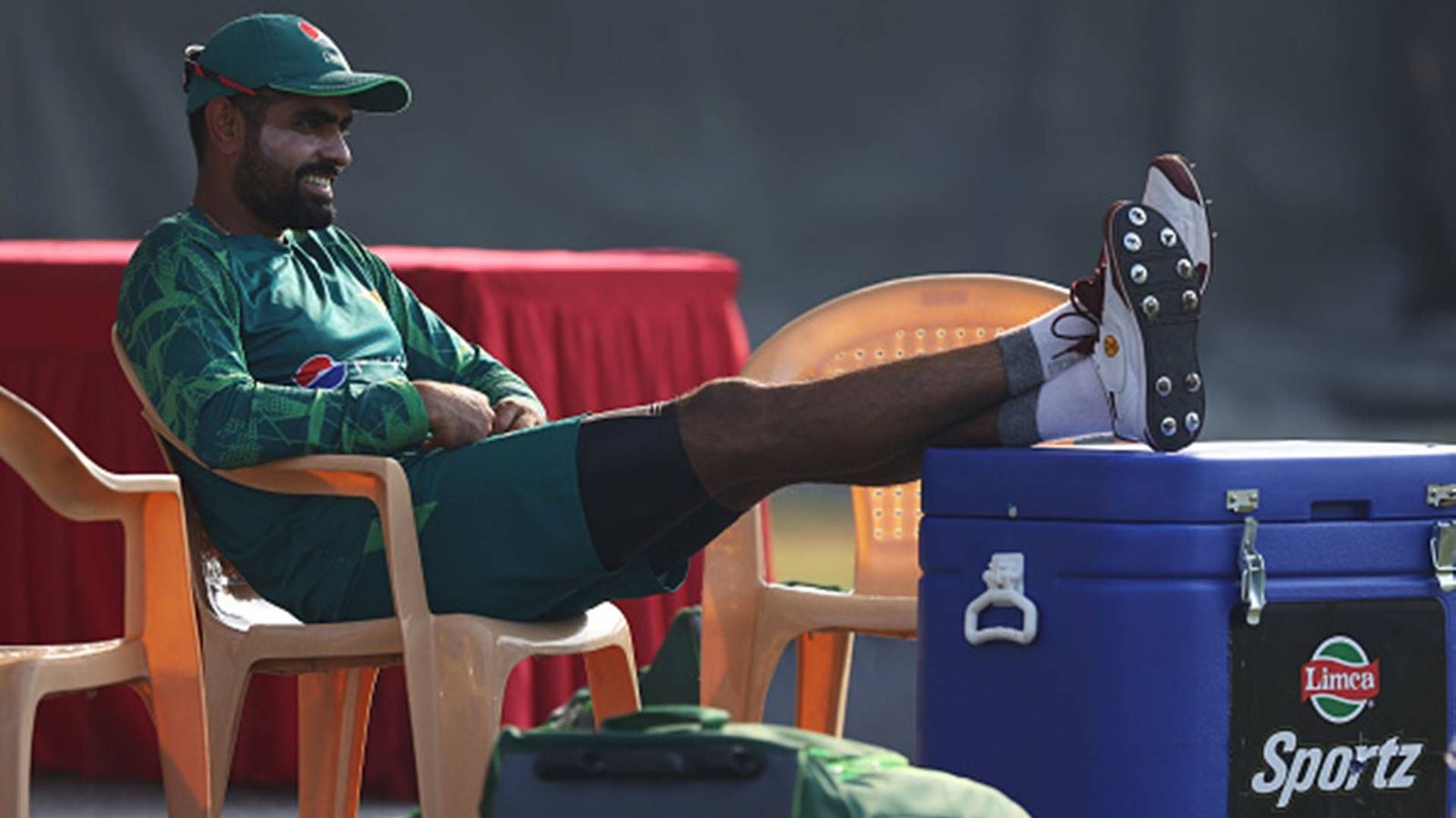 Big blow to Pakistan before must-win clash, Sri Lanka snatch their place in World Cup points table after 8-wicket win Babar azam during a practice session on the eve of clash against South Africa (Getty Images)